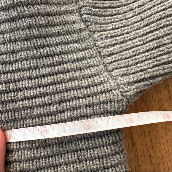 Aritzia Babaton Women’s Mika Sweater Funnel Neck Wool
Cashmere Medium - Picture 10 of 13